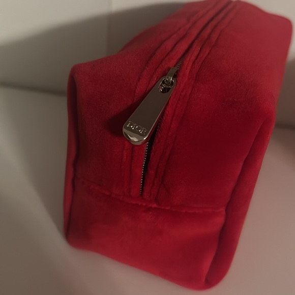 NEW RED DIOR VELVET MAKEUP BAG - Picture 2 of 2